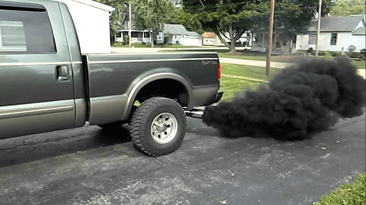 Smoke and Tailpipe Noise: Why Do These Problems Call for Immediate Attention?